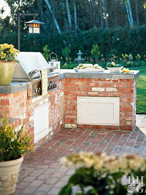 Slate countertops in this kitchen double as a food prep area and a buffet space where visitors can mingle and munch. You can even place seating on the other side of the counter for more space to mix and mingle. The brick and stainless-steel grill are good materials for outdoor use and offer a sleek look. Comfy Backyard, Brick Grill, Parrilla Exterior, Small Outdoor Kitchens, Outdoor Grill Area, Brick Bbq, Outdoor Bbq Area, Backyard Barbeque, Outdoor Kitchen Countertops