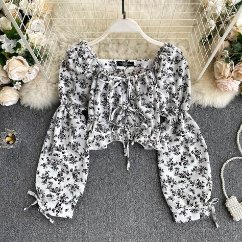 Floral Long Sleeve Top, Floral Chiffon Top, Black Dresses Classy, Beautiful Casual Dresses, Cute Short Dresses, Modest Dresses Casual, Fancy Tops, Long Sleeve Floral Top, Trendy Fashion Tops