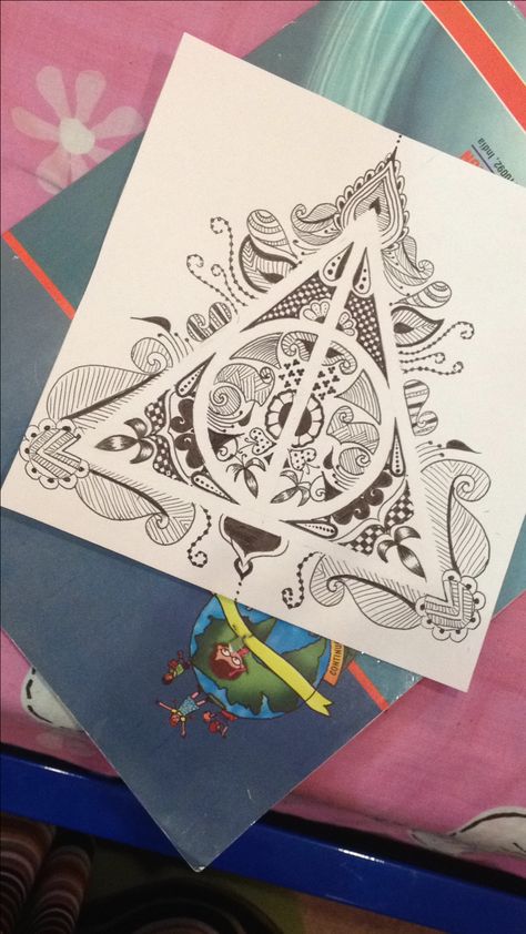 Harry Potter deathly hallows zentangle Pavement Art, Deathly Hallows Mandala, Harry Potter Zentangle, Harry Potter Deathly Hallows, Harry Potter Tattoo, Sidewalk Art, Tangle Doodle, Harry Potter Drawings, Doodle Art Drawing