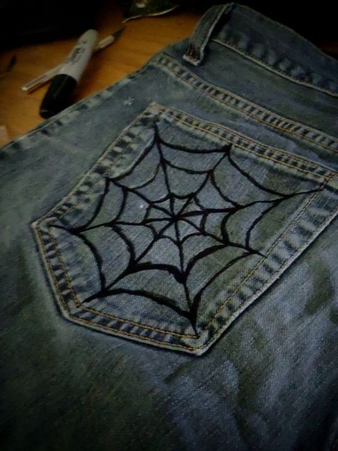 How To Sew A Spider Web, Spider Web Jean Pocket, Pants Design Drawing Ideas, Spider Jeans Diy, Painted Jeans Back Pockets, Jeans With Writing On The Back, Jean Pocket Designs Diy, Jean Pocket Designs Painting, Drawings On Jeans Ideas