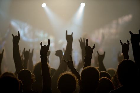 horns up | audience-horns-up | Flickr - Photo Sharing! Metal Horns, Heavy Metal Rock, Concert Aesthetic, Rock N’roll, Rock Concert, Concert Photography, Thrash Metal, Rock Roll, Metal Music