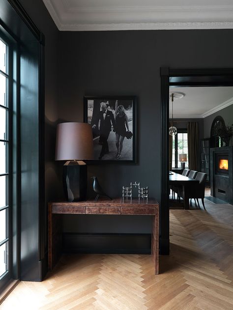 An elegant dark Copenhagen home Dark Interior Design, White Goth, Dark Living Rooms, Black Interior Design, Dark Home Decor, Dark Home, Style Deco, Black Halloween, Dark Interiors