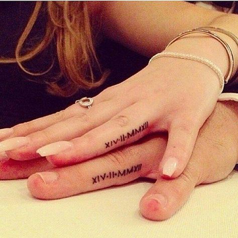 Engagement Tattoos, Side Finger Tattoos, Ring Tattoo, Best Couple Tattoos, Wedding Ring Tattoo, Tattoos Infinity, Finger Tattoo For Women, Tattoo Schrift, Tattoo Wedding Rings