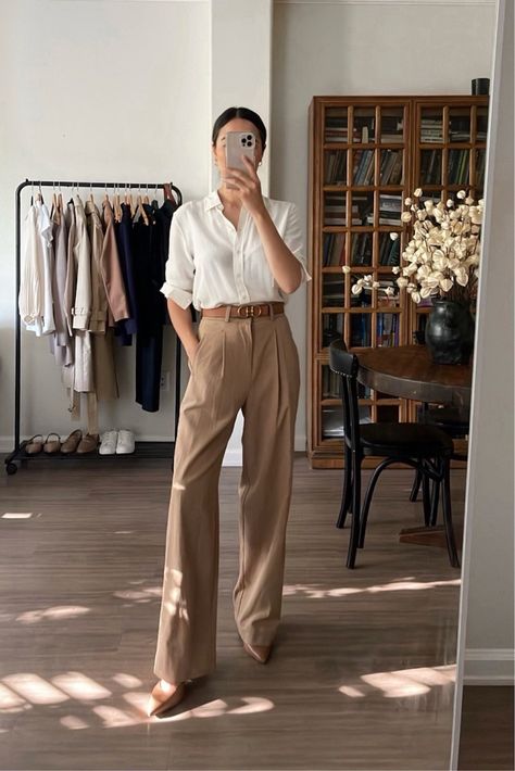 5 Classic Work Outfits for the Summer on Repeat - LIFE WITH JAZZ Minimal Chic Summer, Thrifting Vintage, Casual Work Outfit Spring, Women's Wardrobe Essentials, Tattoo Nails, Hairstyles Anime, Classic Work Outfits, Dress Pants Outfits, Spring Business Casual