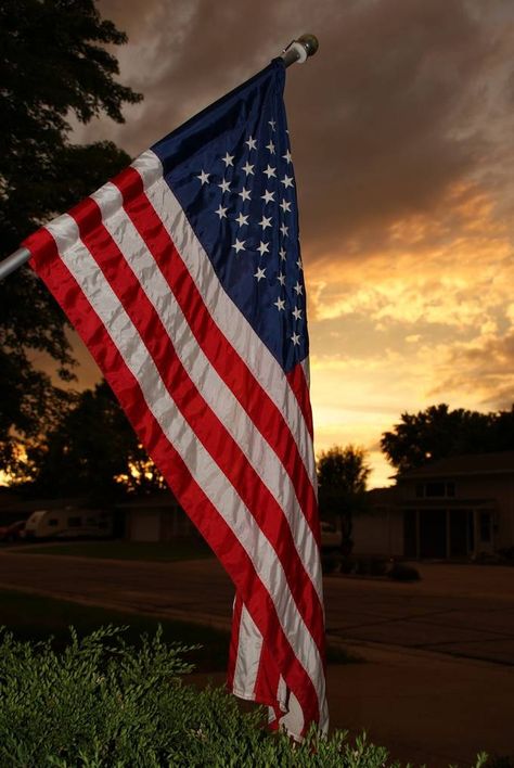 U.s. Flag, Us Flag Aesthetic, Usa Aesthetic Flag, Us Flag Wallpaper, Usa Flag Wallpaper, American Flag Pictures, Cute Sunset, American Wallpaper, Usa Flags