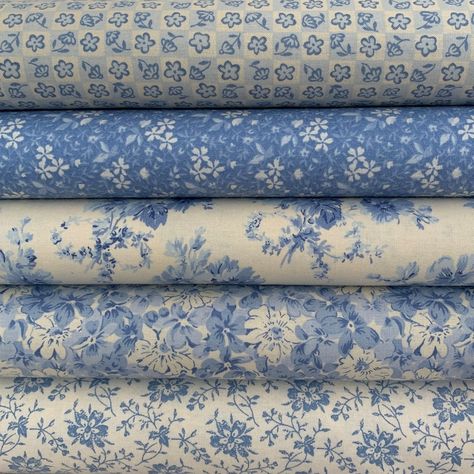 White Fabric With Flowers, Blue Floral Fabrics, Cotton Floral Fabric, Patchwork, Floral Prints Fabric, Blue Sewing Aesthetic, Shabby Chic Blue Bedroom, Cotton Fabrics Textiles, Floral Fabric Prints Patterns