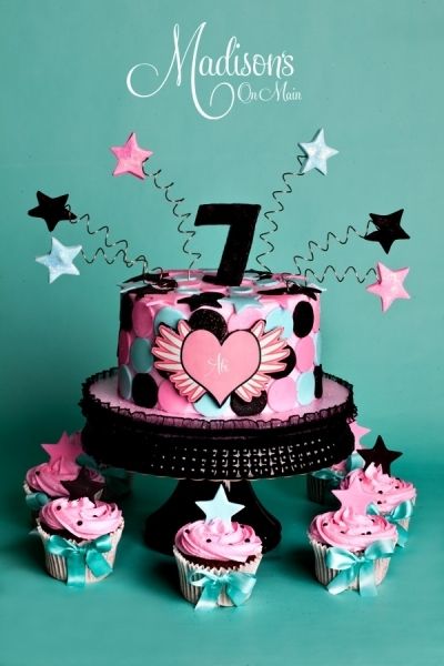 Pink, Black, and Turquoise birthday cake for a little girl...... By DonnaOK on CakeCentral.com Essen, Turquoise Birthday Cake, Turquoise Birthday, Cuppy Cake, Violet Cakes, Teen Cakes, Cakes Designs, 6 Birthday, Girly Party