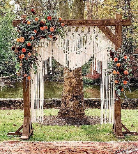 Boho Rustic Wedding Arch, Boho Western Wedding Arch, Wedding Bohemian Decorations, Diy Boho Wedding Arch, Summer Bohemian Wedding, Boho Wedding Outside, Macrame Arch Wedding, Bohemian Spring Wedding, Spring Wedding Boho