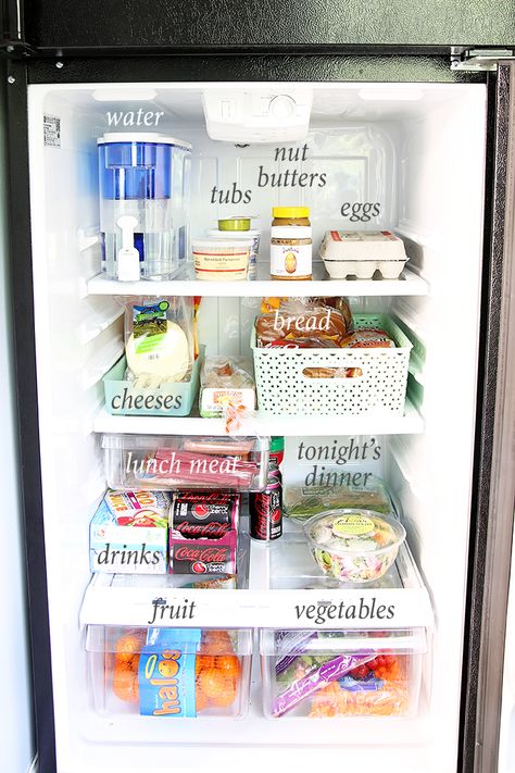 If you're struggling with how to organize a small refrigerator, this post is for you! Click through to learn tips and tricks to help you stay organized! Small Refrigerator Organization, Small Fridge Organization, Small Kitchen Decoration, Small Fridge, Small Refrigerator, Small Fridges, Refrigerator Organization, Fridge Organization, Home Organisation