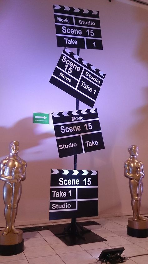 Deco Theme Cinema, Hollywood Decorations, Hollywood Theme Party Decorations, Oscars Theme Party, Bollywood Theme Party, Deco Cinema, Hollywood Birthday Parties, Oscars Party Ideas, Cinema Party