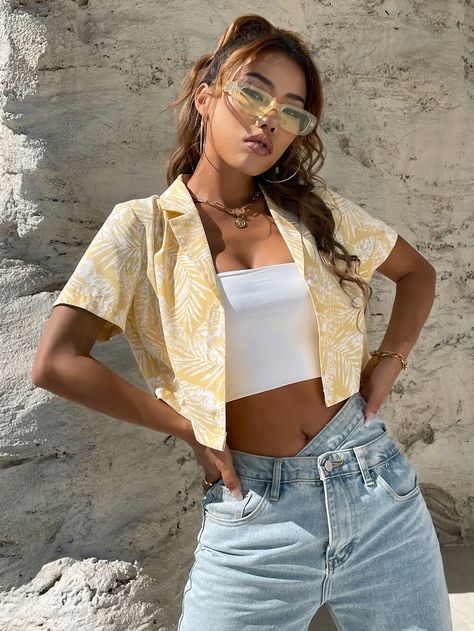 Tropical Shirt Outfit Women, Hawiian Outfit, Tropical Shirt Outfit, Tropical Fits, Hawaiian Shirts Women, Surfer Style Outfits, Preppy Core, Hawaiian Party Outfit, Tropical Button Up Shirt