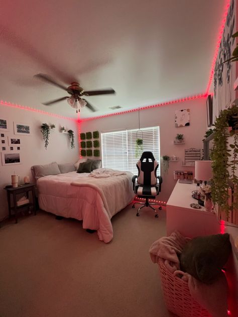 Bedroom Ideas For Small Rooms With Vanity, Room Inspo Bed In Corner, Pink Wall Room Ideas Bedrooms, Bed Set Ideas Aesthetic, Bedroom Inspirations Big Room, Bedroom With Crib And Bed Ideas, Room Ideas For Rectangle Bedroom, Dream Room Inspiration Small, 2 People Bedroom Ideas For Small Rooms