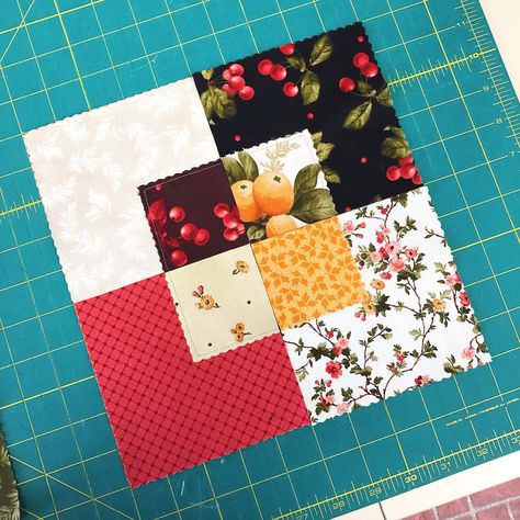 five and dime quilt block - kansas troubles quilts Patchwork, Five And Dime Quilt Pattern, Quilt Patterns Charm Pack, Fun Quilts, Charm Pack Quilt, Quilt Layers, Prairie Flower, Quilting Blankets, Quilted Wall Hanging