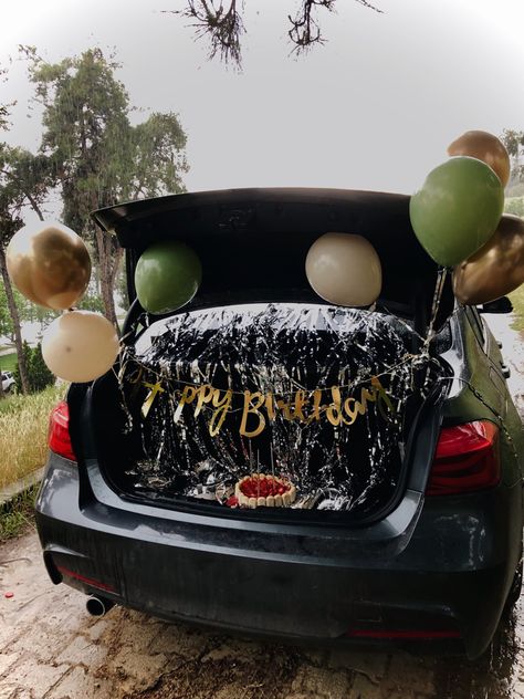 Car Birthday Pictures, 19th Birthday Party Decorations, Birthday Celebration In Car Ideas, Birthday Celebration In Car, Car Trunk Birthday, Car Back Birthday Surprise, Bday Decoration In Car, Car Surprise Ideas, Decorate Car For Birthday