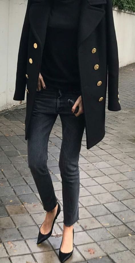 5 Military Inspired Coats for the End of Winter Emmanuelle Alt, Ținute Business Casual, Ținută Casual, Mode Chic, Stil Inspiration, Looks Black, Womens Fashion Inspiration, Modieuze Outfits, Black Denim Jacket