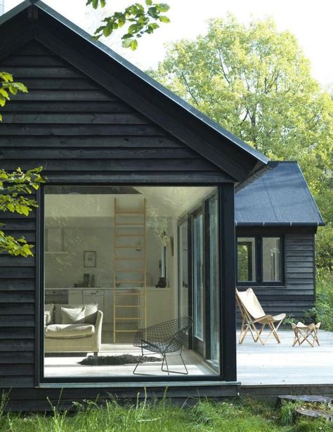 A modern take on the classic log cabin look that we can't get enough of. Danish Summer House, Small House Bliss, Fasad Design, Black Cabin, Black Houses, Vacation Cottage, Prefab Cabins, Modern Rustic Homes, Black House Exterior