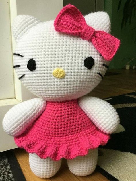 Big Hello Kitty Free Crochet Pattern - Free Crochet Patterns Motivi Afgani, Hello Kitty Amigurumi, Crochet Cat Toys, Hello Kitty Crochet, Crochet Animal Amigurumi, Crochet Cat Pattern, Cat Amigurumi, Roy Mustang, Cat Blanket