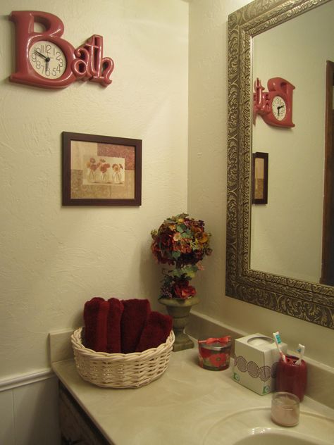 bathroom ideas in red. Red Bathroom Ideas Decoration, Red Aesthetic Bathroom, Red Room Decor Aesthetic, Red Bathroom Aesthetic, Red Bathtub, Indie Bathroom, Red Bathroom Ideas, Cherry Bathroom, Bathroom Accessories Ideas