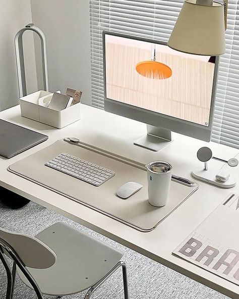 Top 10 Tips for Working from Home Productively Minimalist Desk, Future Room, Desk Inspiration, White Desk, Dekorasi Kamar Tidur, White Office, Study Room Decor, Workspace Inspiration, Desk Space