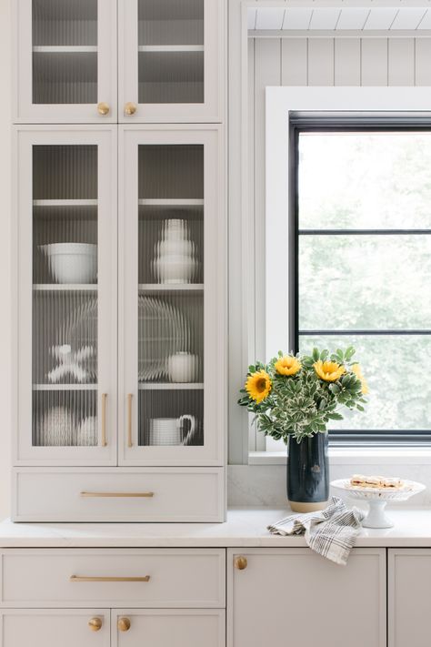 Fluted Glass Kitchen Cabinet with Fluted Glass new kitchen trends for 2022 Fluted Glass Fluted Glass Kitchen Cabinet with Fluted Glass new kitchen trends for 2022 Fluted Glass #FlutedGlass #Kitchen #Cabinet #Kitchencabinet #Glasscabinet #newkitchentrends #kitchentrends #2022 #2022kitchentrends Frosted Cabinet Glass, Glass Kitchen Doors Cabinets, Fluted White Cabinet, Kitchen Cupboards With Glass Doors, Island With Glass Cabinets, Fluted Glass Cabinet Doors, Fluted Glass Door Cabinet, Reeded Glass Upper Cabinets, Kitchen Cabinets With Reeded Glass Doors