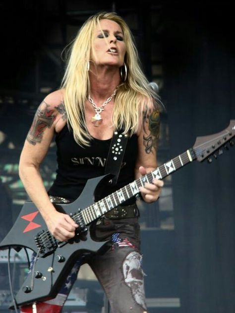 Queen Lita Ford Chica Heavy Metal, Lita Ford, Women Of Rock, Guitar Girl, Female Guitarist, Musica Rock, Rock Guitar, Female Musicians, Joan Jett