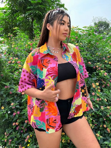 Festival Pool Party Outfit, Hawian Shirt Outfits Women, Hawaiian Shirts For Women, Casual Rave Outfits Plus Size, Plus Size Summer Festival Outfits, Festival Outfits Plus Size Summer, Tropical Shirt Outfit Women, Outfit Playa Curvy, Hawaiian Theme Party Outfit