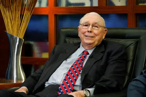 Charlie Munger: 6 Tips for Longevity Toxic People, His Loss, Charlie Munger, Social Stigma, Brilliant Quote, Wise People, Warren Buffett, Berkshire Hathaway, Quotes In Hindi