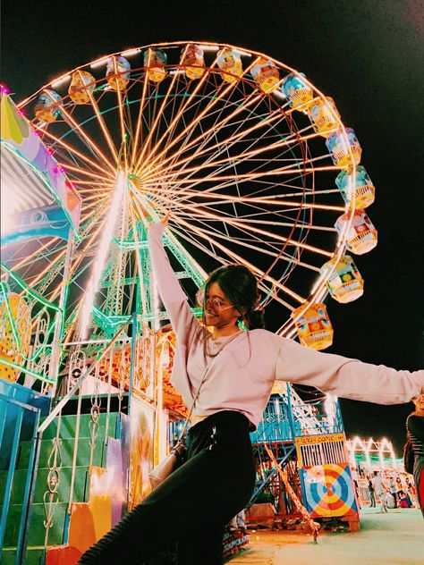 FUN FAIR🎡  #funfair#fun#happy#pose Biang Lala, Carnival Photo Shoots, Happy Pose, Fair Pictures, Carnival Photography, Fair Photography, Photographie Portrait Inspiration, Park Pictures, Fun Fair