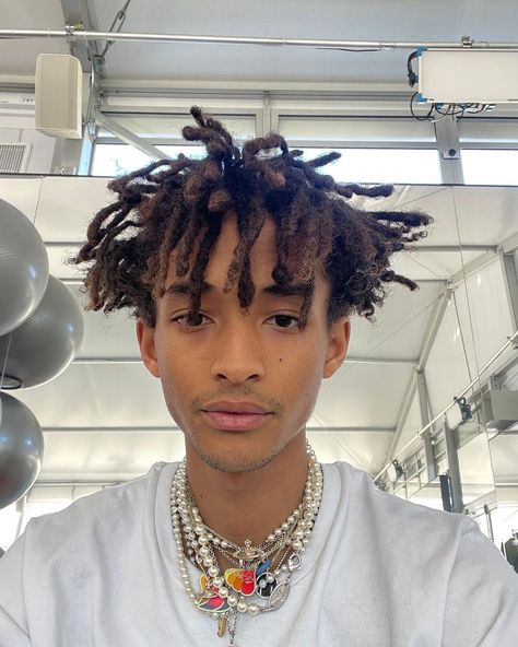 Jaden Smith on Instagram: “Super Awkward Post But Just Wanna Let Everybody Know I’m Still Alive, I Got A Few More Things To Do, Like manufacture a desk from recycled…” Jaden Smith Fashion, Chris Brown Videos, Jaden Smith, Dread Hairstyles, Still Alive, A Desk, Beautiful Love, Locs, Hair Goals