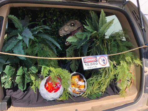 Fall Themed Trunk Or Treat Ideas, Dino Trunk Or Treat, Jurassic World Trunk Or Treat, Jurassic Park Trunk Or Treat Ideas, Dinosaur Trunk Or Treat, Diy Jurassic Park, Church Youth Activities, Trunker Treat Ideas, Trunk Ideas