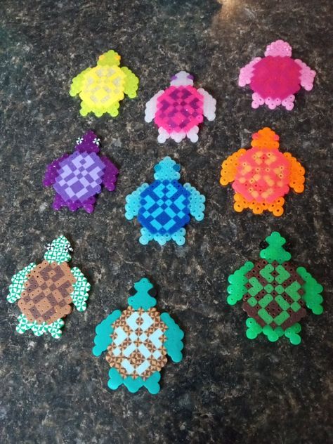 Cute Aquabead Designs, Perler Beads Sea Turtle, Summer Pearler Bead Ideas, Harmer Beads Ideas, Cute Animals Perler Beads, Turtle Hama Beads, Starfish Perler Beads, Perler Beads Fish Pattern, Picture Beads Ideas