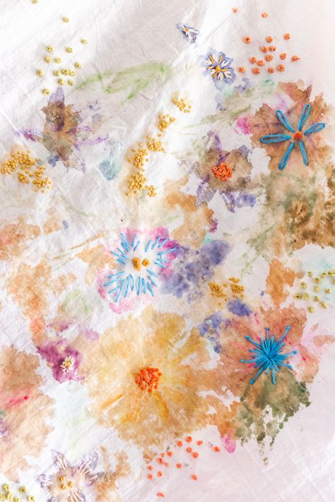 How To Print Flowers On Fabric, Hammer Print Flowers, Flowers For Dyeing, Flower Hammering On Fabric, Hand Printing On Fabric, Eco Printing Flowers, Flower Pounding On Fabric, Flower Dyeing, Fabric Art Ideas