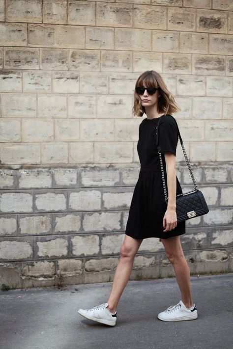 Summer Outfit Ideas 2016 | 30 Ways to Wear a  Black Dress @stylecaster Hijab Stile, Dress And Sneakers Outfit, White Sneakers Outfit, Wear Black Dresses, 여름 스타일, Outfits 2016, Black Dress Outfits, Stil Inspiration, Black Dresses Casual