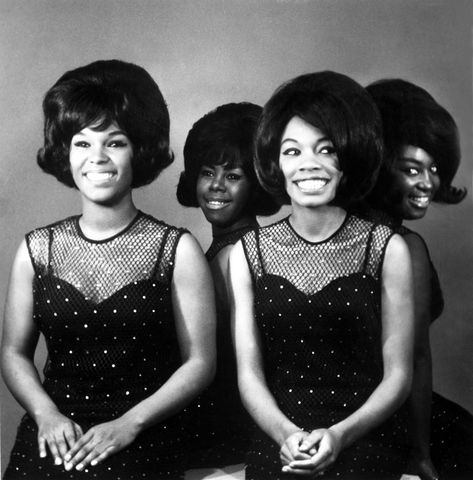 A Magical Ten Seconds of the Shirelles | The New Yorker The Shirelles, Singing Groups, 60s Girl, Connie Francis, Black Glamour, Soul Artists, Carole King, Old School Music, Vintage Black Glamour