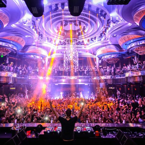 10 Things You Don’t Know About the Most Insane New Nightclub in Las Vegas Caesar Palace Las Vegas, Klub Malam, Caesars Palace Las Vegas, Las Vegas Night Clubs, Vegas Clubs, Vegas Nightlife, Las Vegas Clubs, Nightclub Design, Las Vegas Vacation