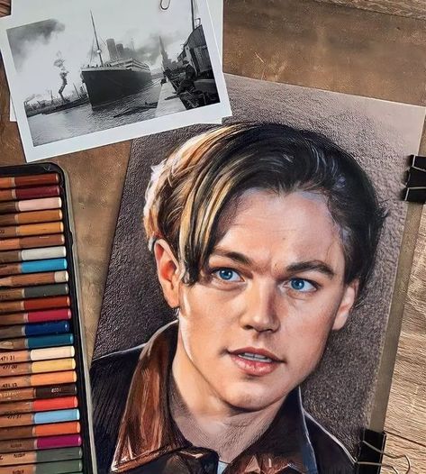 Croquis, Drawing Family Portrait, Titanic Drawing, Photo Gift Idea, Titanic Art, Drawing Family, Celebrity Portraits Drawing, Color Pencil Sketch, Jack Dawson