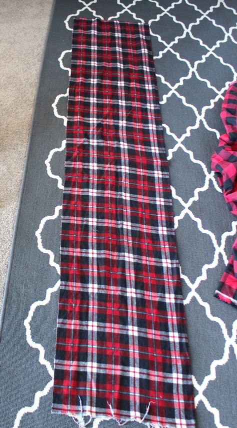 Couture, Flannel Scarf Diy, Fleece Scarf Pattern, Homemade Scarves, Diy Infinity Scarf, Infinity Scarf Tutorial, Sewing Scarves, Scarf Sewing Pattern, Flannel Scarves