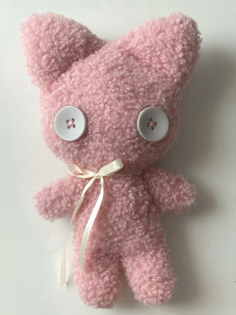 Upcycling, Kitten Ragdoll, Cute Sewing Projects, Handmade Plushies, Plushie Patterns, Sewing Stuffed Animals, Cute Stuffed Animals, Cute Little Things, Doll Crafts