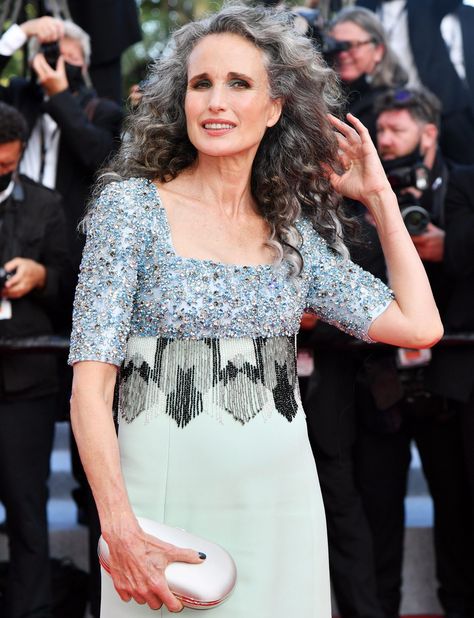 Andie Macdowell Hair, Andy Mcdowell, Andie Mcdowell, Lavender Grey Hair, White Blonde Bob, Gray Hair Color Ideas, Platinum Pixie, Gray Balayage, Gray Hair Color