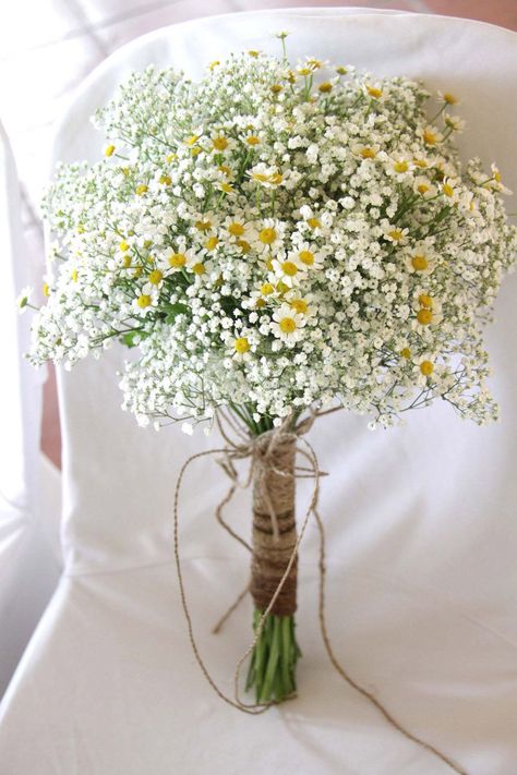 Plain Wedding Bouquet, Simple Bridal Flowers, Lavendar Wedding Centrepiece, Wild Flower Bouquet Aesthetic, Dainty Wedding Bouquet, Beach Wildflowers, Wildflower Bridesmaid Bouquet, Wedding Decoration White, Greenery Bouquets