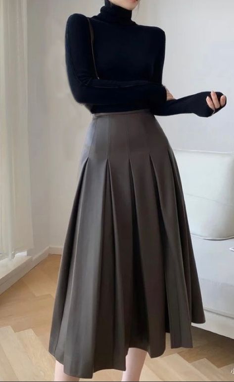 Black Turtleneck With Long Skirt, Classy Long Skirts, Black Turtleneck With Skirt, Turtleneck With Long Skirt, Black Turtleneck Outfit Skirt, Long Skirt And Turtleneck Outfit, Long Box Pleated Skirt, Black Turtleneck And Skirt, Turtleneck And Long Skirt Outfit