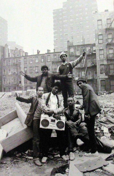 "The South Bronx!! The South SOUTH BRONX!" 00s Hip Hop Aesthetic, Look Hip Hop, East Coast Hip Hop, Jamel Shabazz, Photographie New York, Cultura Hip Hop, 80s Hip Hop, Arte Do Hip Hop, Arte Hip Hop
