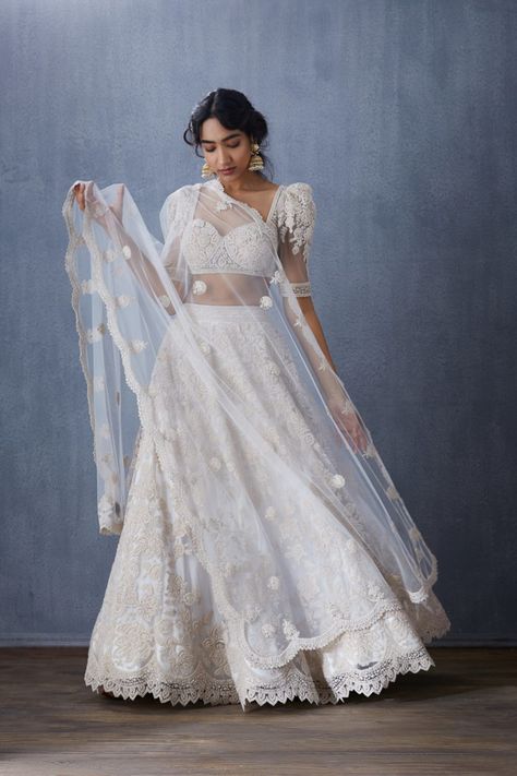 Pengantin India, Tulle Embroidery, Indian Outfits Lehenga, Wedding Lehenga Designs, Lehnga Dress, Traditional Indian Outfits, Embroidery Hand, Indian Bridal Dress, Ghagra Choli