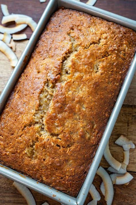 Coconut Pineapple Banana Bread Cake Recipe With Oil, Banana Bread With Pineapple, Cake Recipes With Oil, Macaroons Easy, Pineapple Banana Bread Recipe, Pineapple Coconut Bread, Pineapple Banana Bread, Coconut Bread Recipe, Coconut Banana Bread