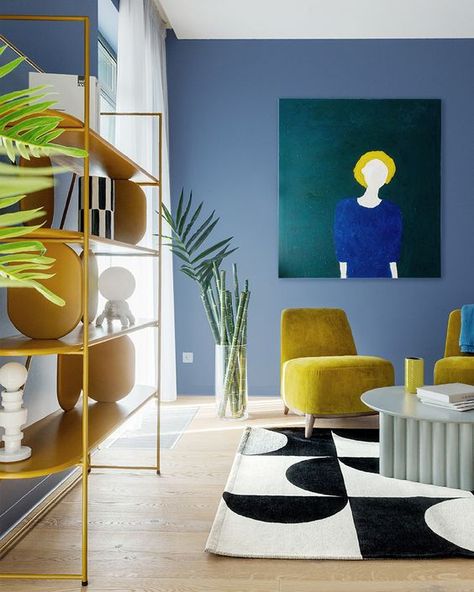 Located in Paris, this stunning hotel will inspire you with its unique memphis design style. Get inspired. Pop Of Colour Interior, Pop Of Color Living Room, Memphis Interior Design, Abstract Interior Design, Colour Pop Interior, Memphis Furniture, Estilo Kitsch, Modern Memphis, Color Living Room