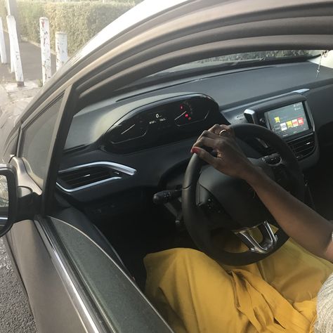 Tela, Black Woman New Car, Black Women Driving Aesthetic, Driving Black Women, Black Woman Driving Car Aesthetic, Driving Aesthetic Black Women, Black Women Driving, Black Woman Driving, Car Drive Aesthetic