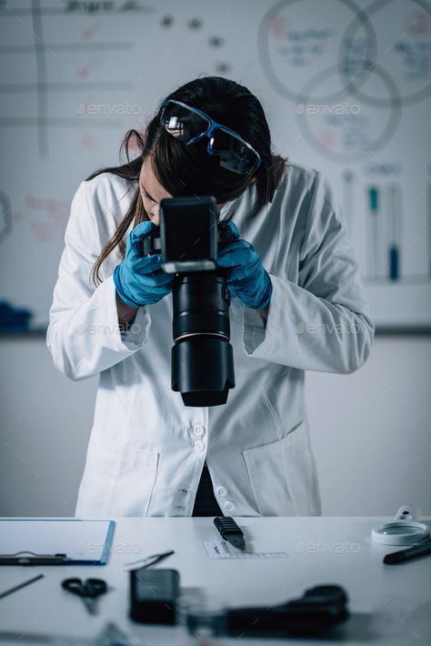 Forensic Science by microgen. Forensic Science in Lab. Forensic Scientist photographing knife with blood evidences#microgen, #Lab, #Forensic, #Science Aesthetic Makeup Artist, Dream Job Aesthetic, Knife With Blood, Forensic Photography, Job Aesthetic, Computer Scientist, Forensic Anthropology, Detective Aesthetic, Forensic Psychology