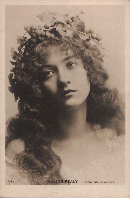 Maude Fealy, Evelyn Nesbit, Mori Kei, Beautiful Portraits, Old Portraits, Fotografi Vintage, Old Photography, Vintage Versace, Photographie Inspo