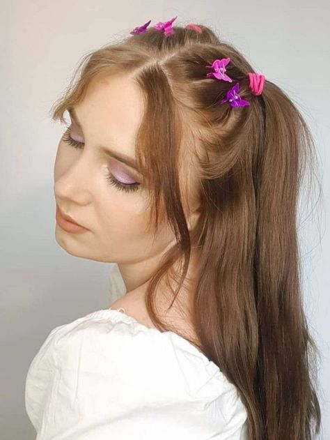(paid link) Hair garnishing are a quick and easy mannerism to instantly reorganize any style. Whether you're heading to a holiday party, attending a wedding or honestly, ... Hair Clips Hairstyles, Butterfly Hairstyle, 2000s Hairstyles, Hair Clip Hairstyles, Y2k Hair, Rave Hair, Y2k Hairstyles, Clip Hairstyles, Butterfly Clips