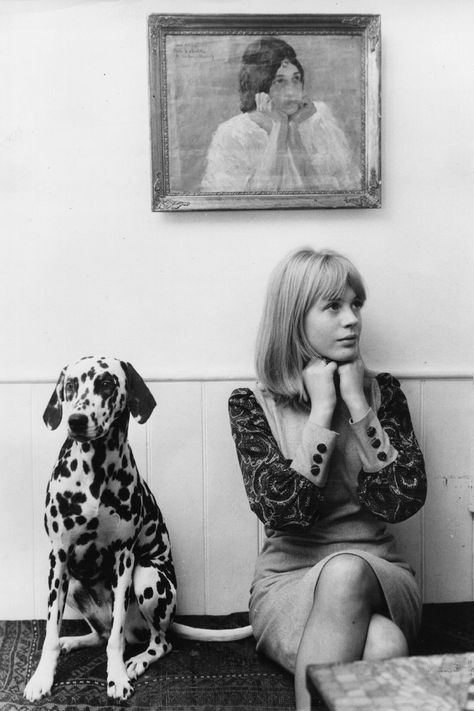 Marianne Faithfull - Style Inspiration Hippies, Alexa Chung, Marianne Faithfull Style, Marianne Faithfull, Bianca Jagger, Foto Portrait, Cat Eyeliner, I'm With The Band, Foto Vintage